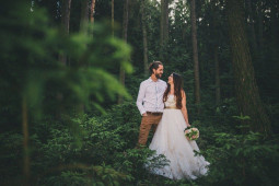 Novomanželé v lese 1