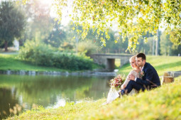 Novomanželé u rybníka Blažejovice