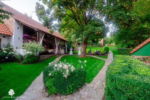 Svatba na Statek Blažejovice 2025 (nádvoří) (w)--2