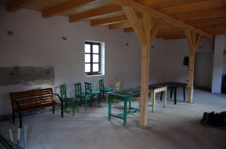 Společenská místnost v přízemí hlavní budovy