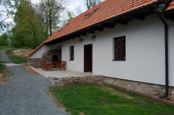 Hlavní budova - květen 2012
